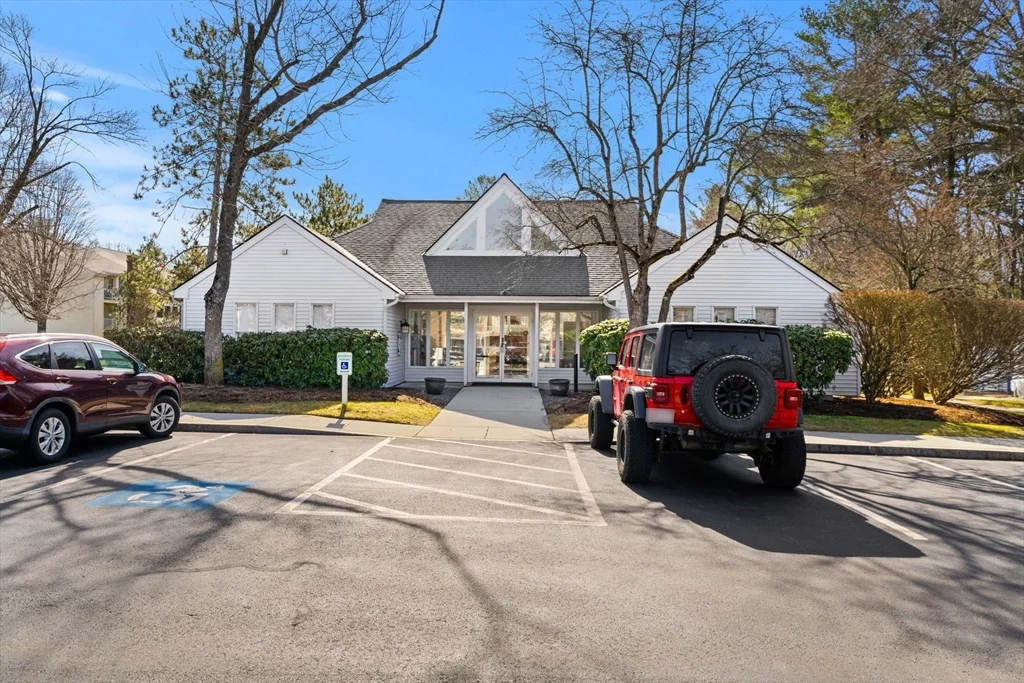 5 Thoreau Ct, Natick