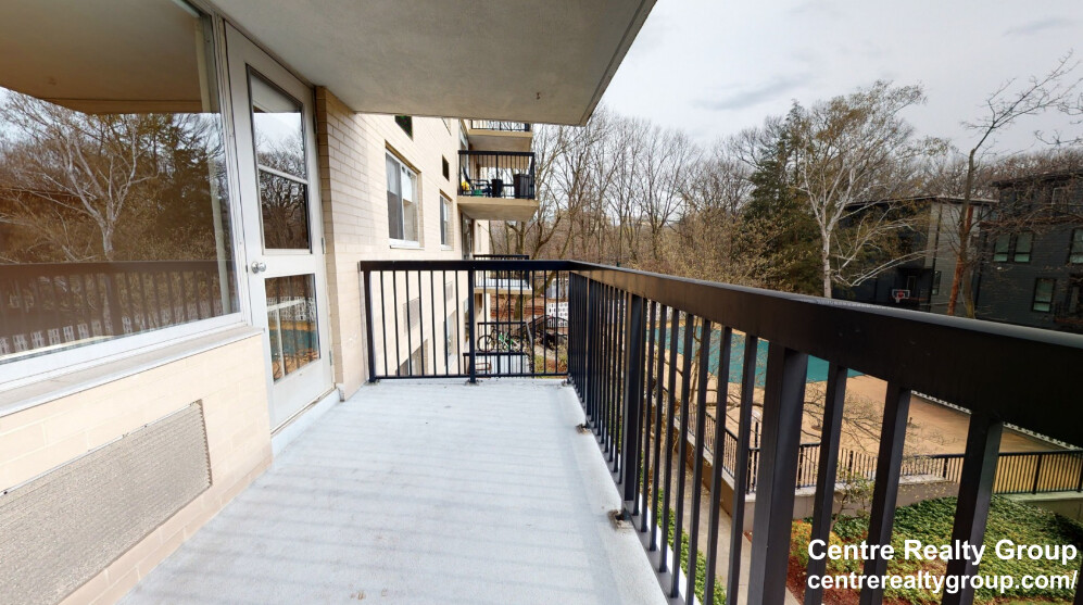 101 Monmouth St, Longwood