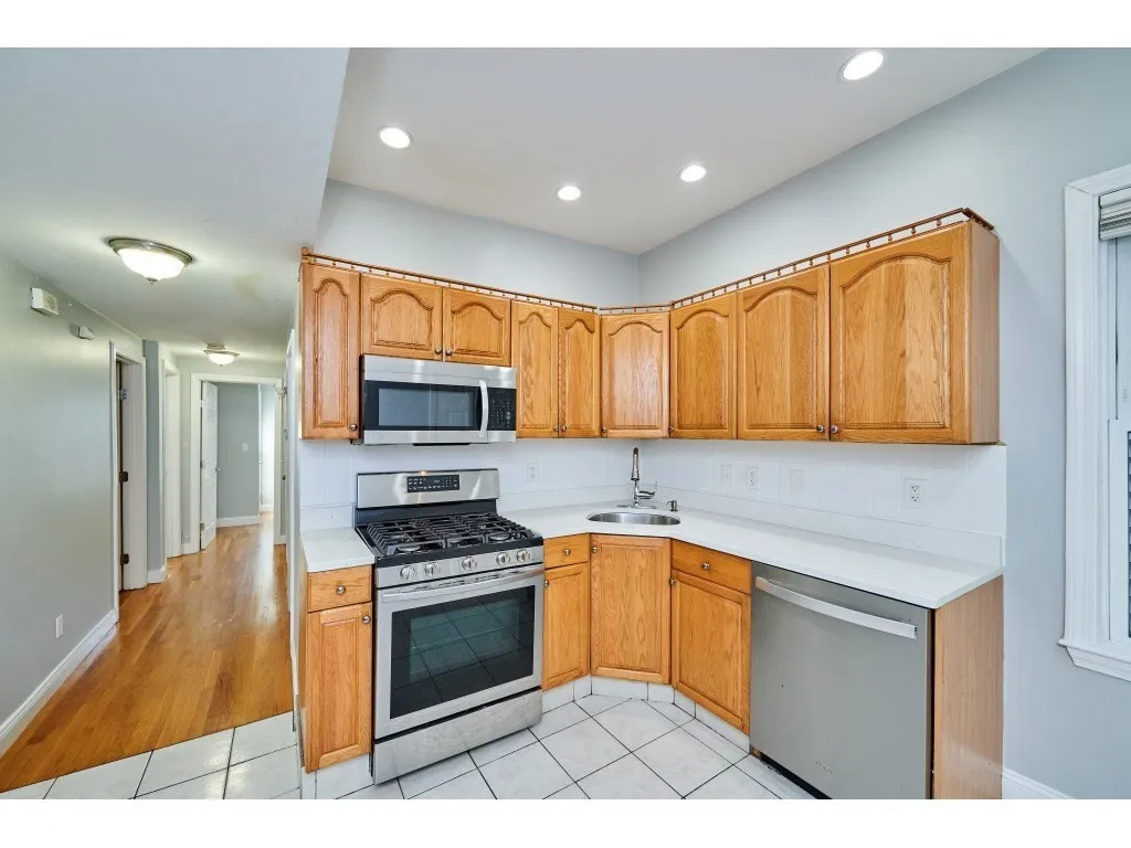 5 Transit St, South Boston