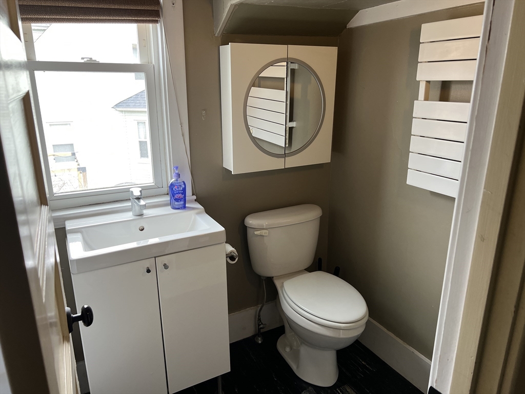 18 James Ave, Winthrop