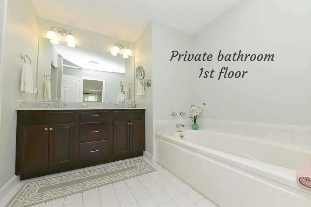 4 Bittersweet Ln, Buzzards Bay