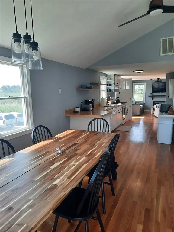 99 Scituate Ave, Scituate