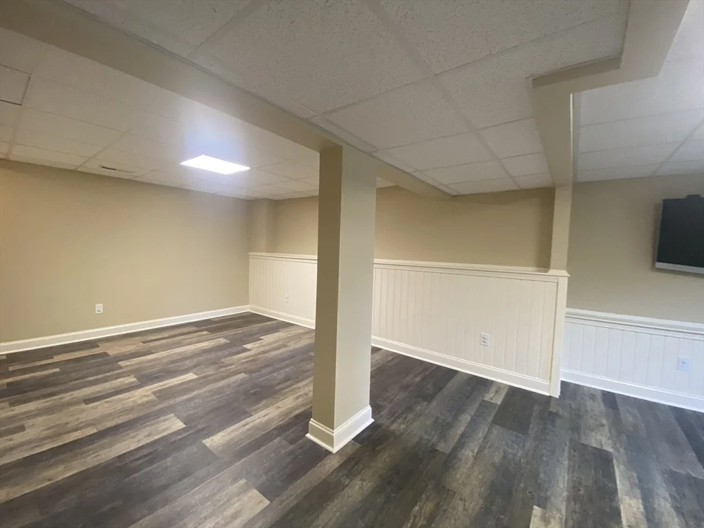 90 Cook Ln, Marlborough