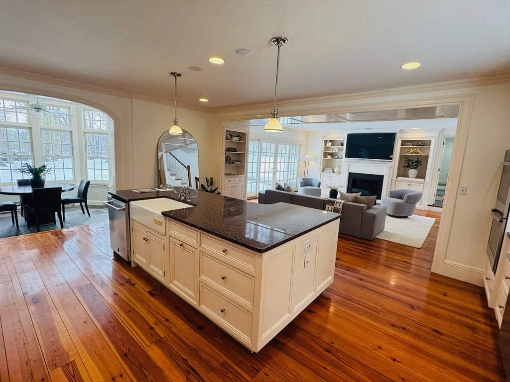 251A Old Billerica Rd, Bedford