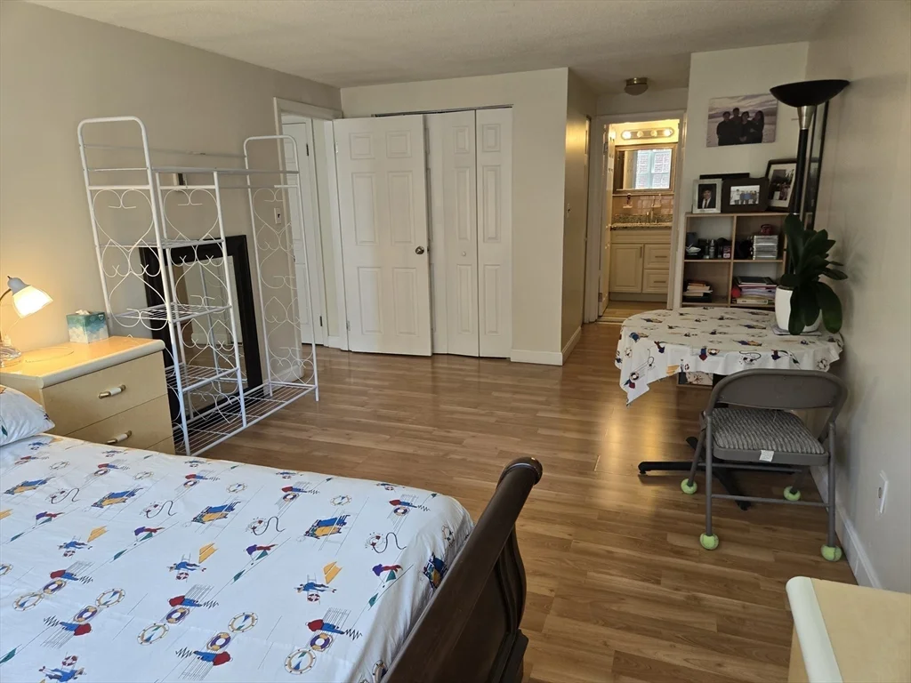 2 Old Colony Ln, Arlington