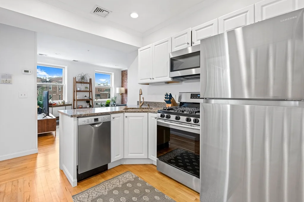 464 Hanover St, Waterfront