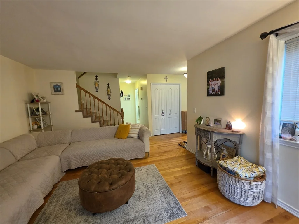 104 Johnson Rd, Chicopee