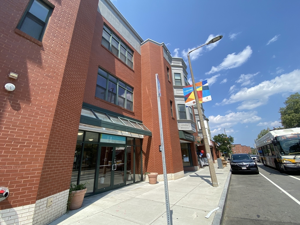 327 Centre St, Jamaica Plain