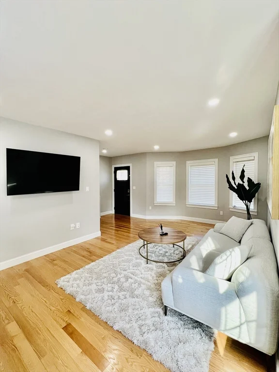 28 Metcalf, Medford