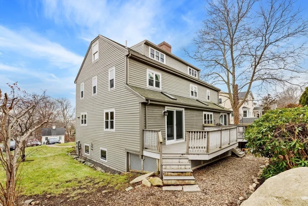 3 Sandpiper Ln, Long Beach