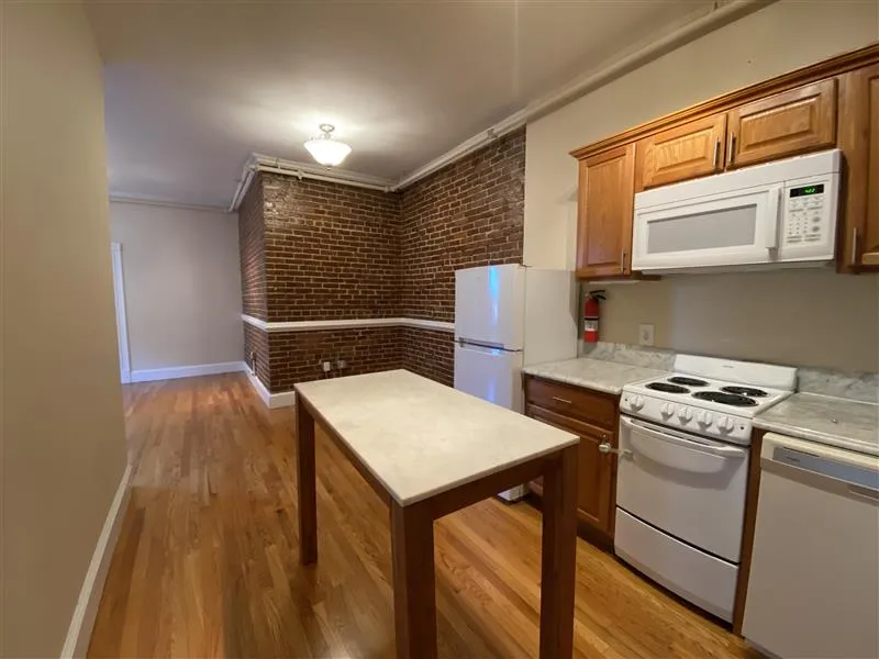 888 Massachusetts Ave, Riverside