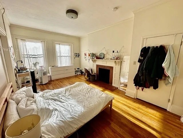 912 Beacon St, Fenway