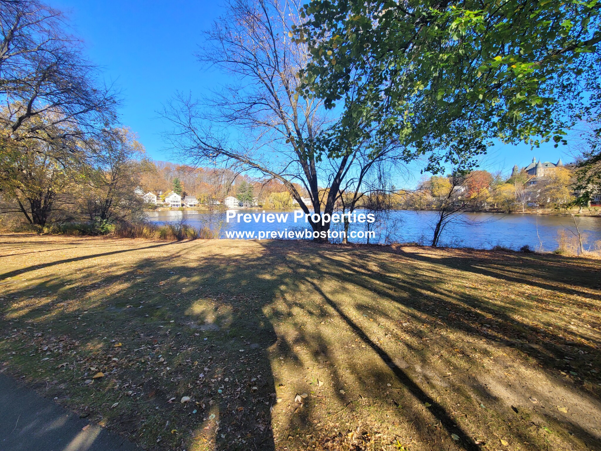 103 Lake Shore Rd, Oak Square