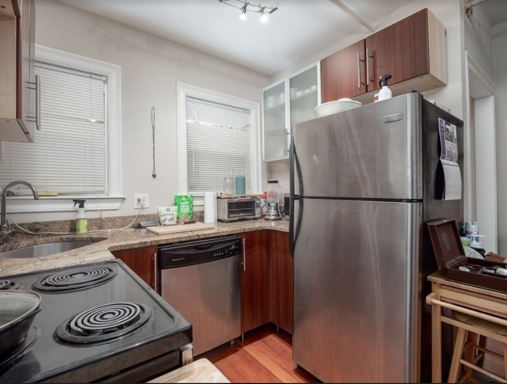 97 College Ave, Somerville