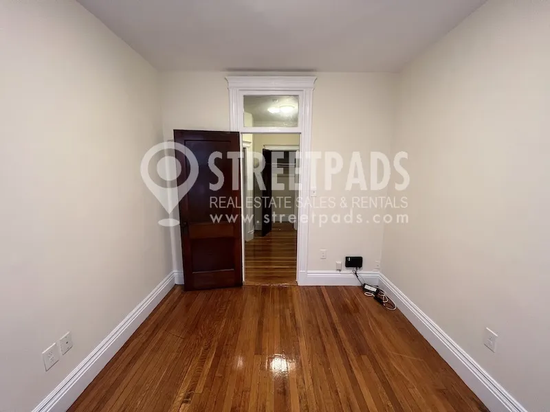 27 Park Dr, Fenway