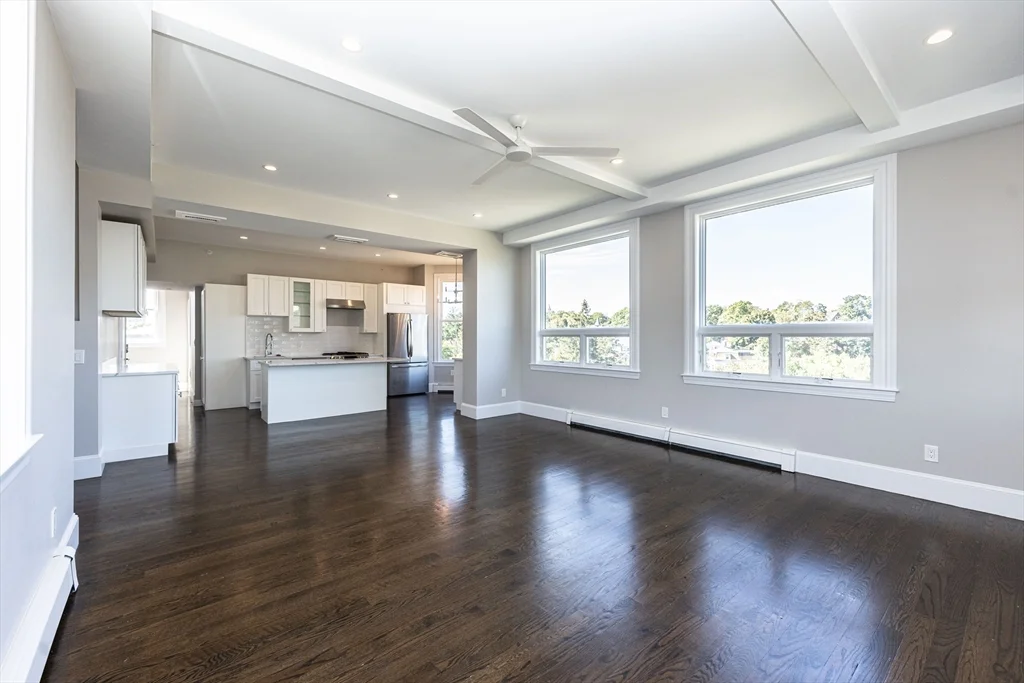 85 Regent St, Roxbury