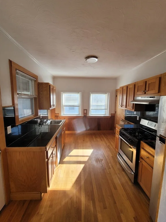 36 Boulevard Ter, Brighton