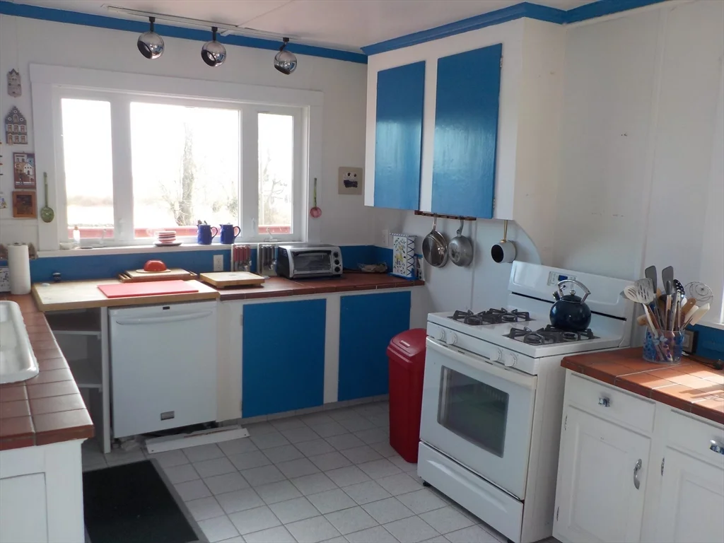 186 Brayton Point Rd, Acoaxet