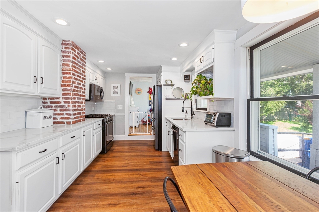 1079 Shirley St, Point Shirley