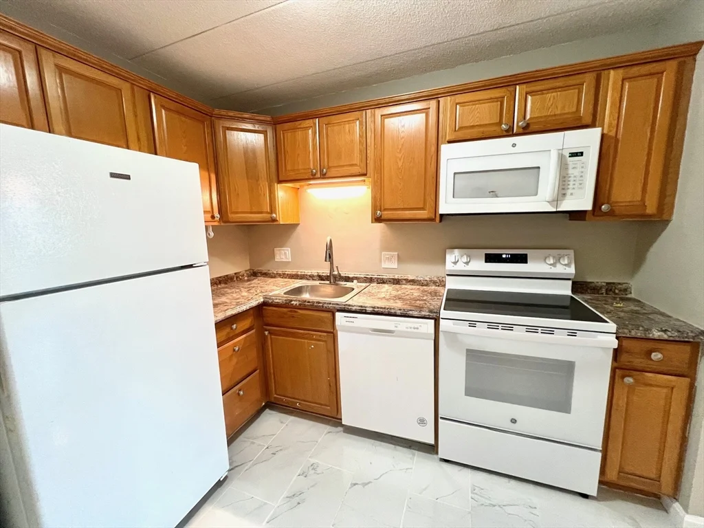 4 Hawes St, Revere