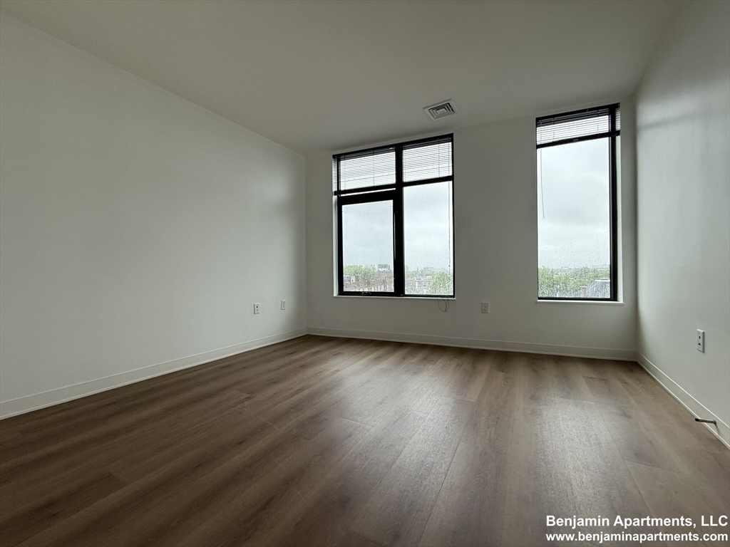 89 Brighton Ave, Allston