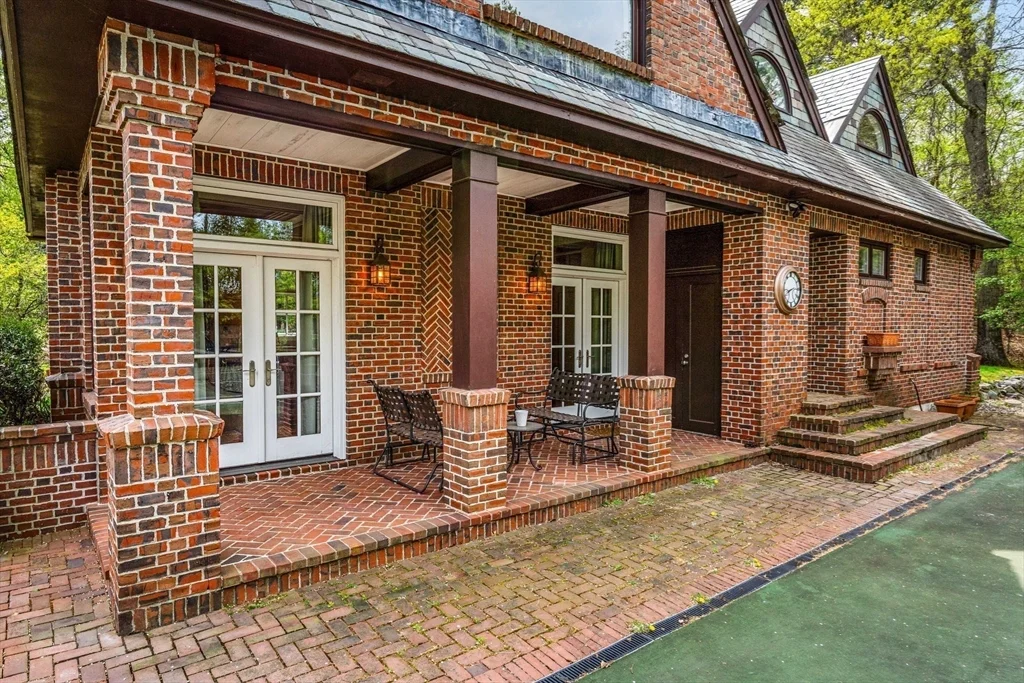 110 Juniper Rd, Belmont