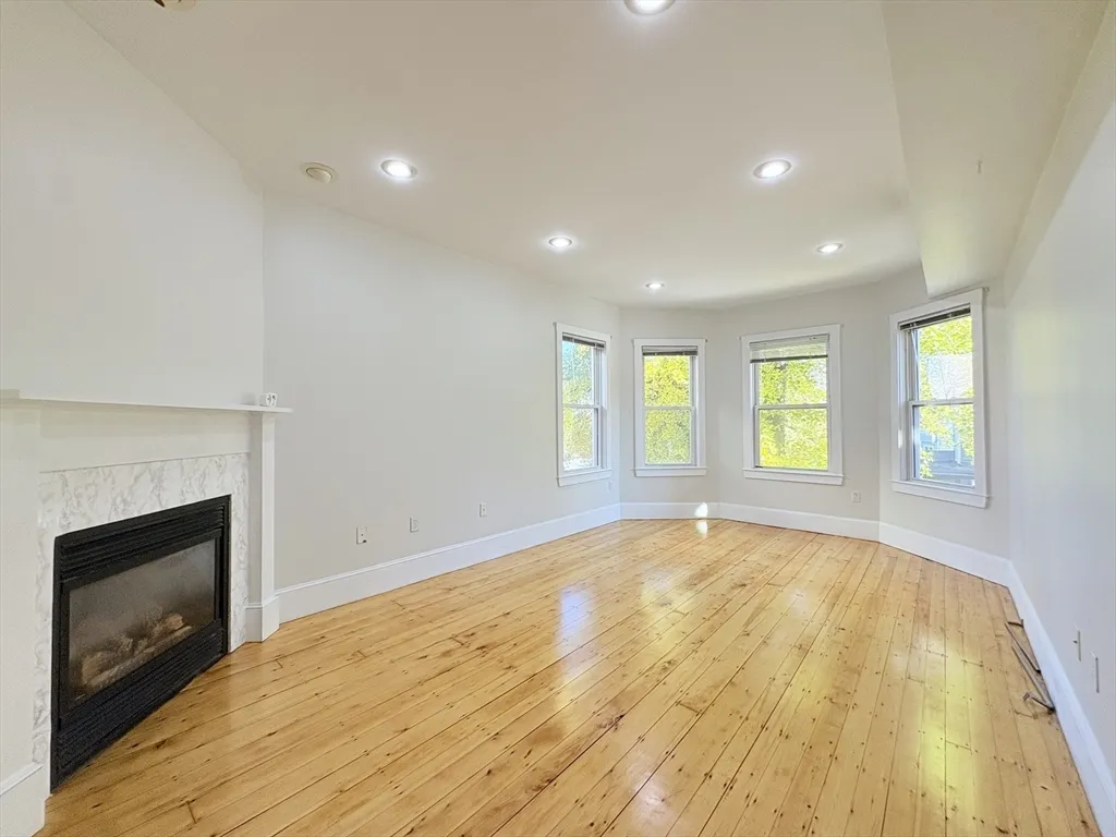 367 Cardinal Mederios, Wellington-Harrington