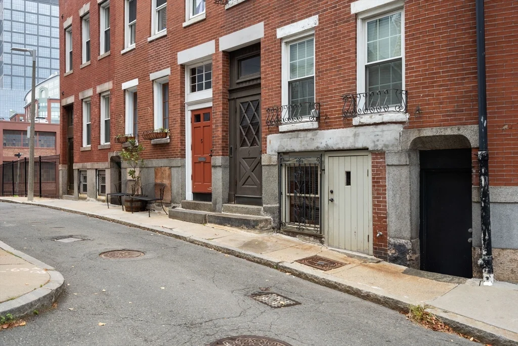 6 North Hudson St, North End