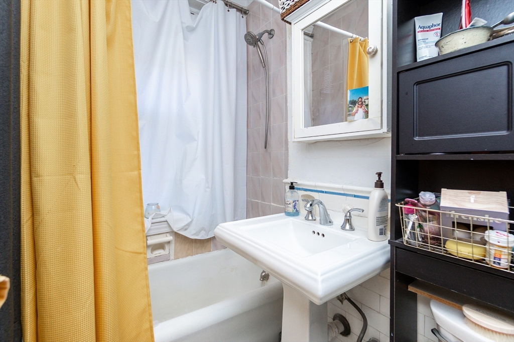 118 Riverway, Fenway