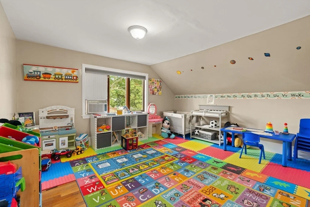 48 Tappen St, West Everett