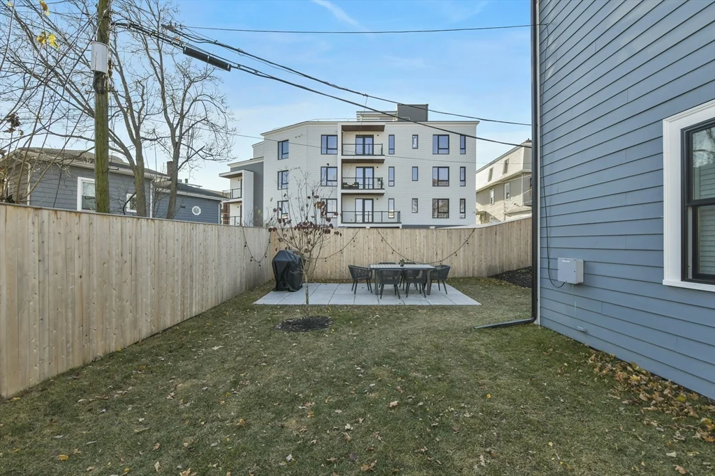 17 Akron St, Roxbury