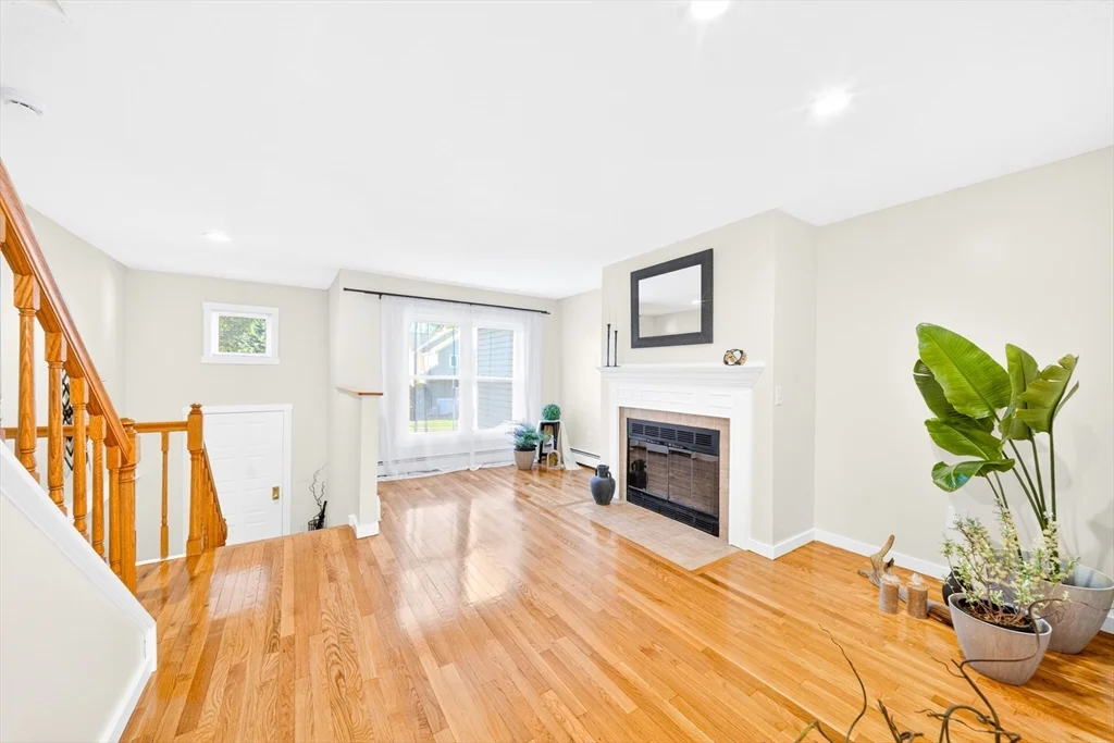 82 Camelot Dr, Worcester