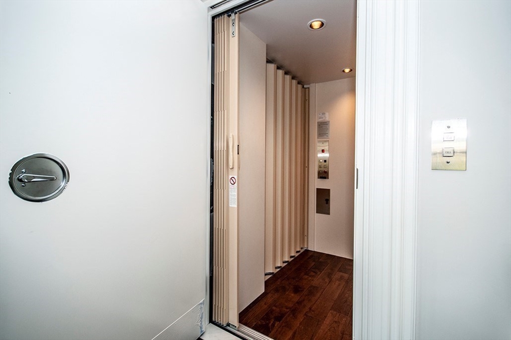 11 Alton Pl, Coolidge Corner