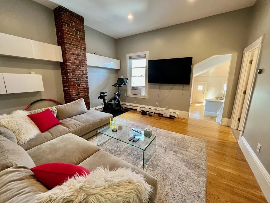 66 Telegraph St, South Boston