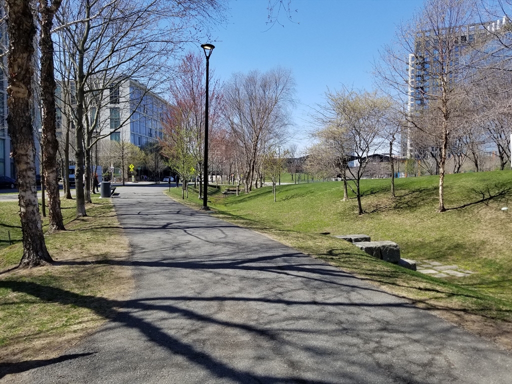 2 Earhart, East Cambridge