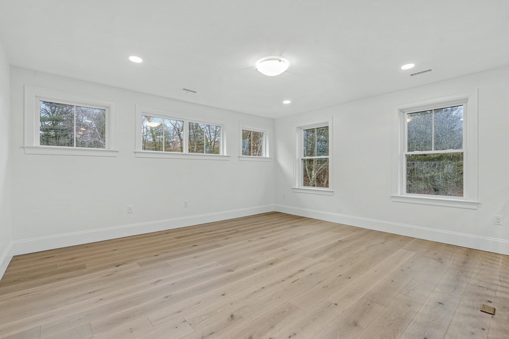 19 Lily Pond Ln, Lexington