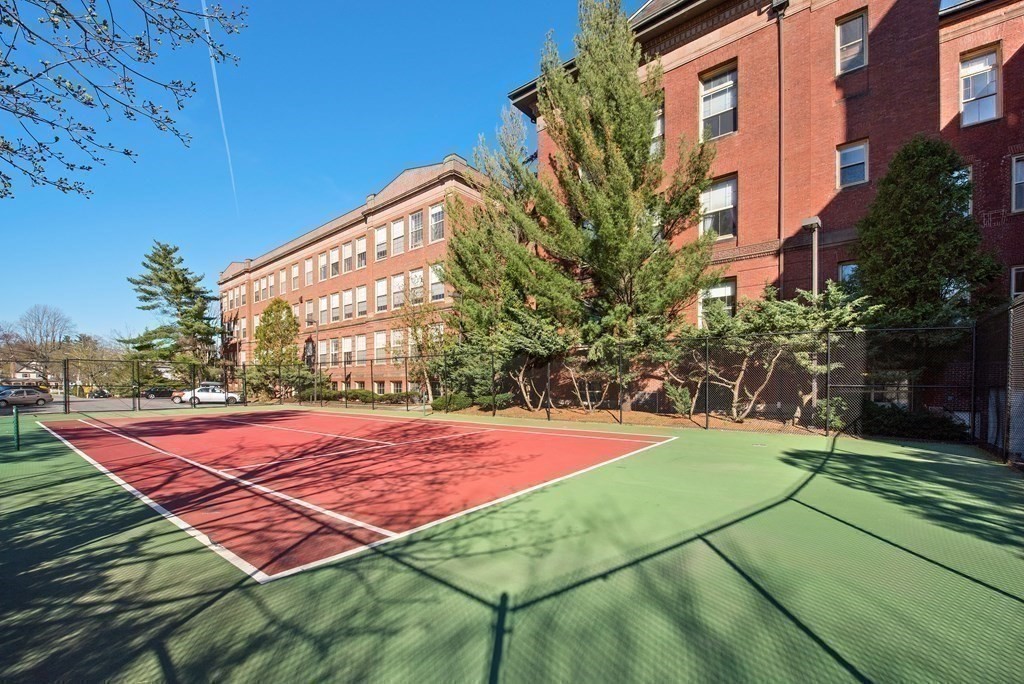 64 Forest St, Medford