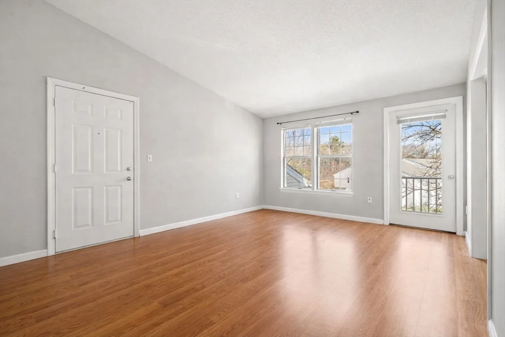 5 Thoreau Ct, Natick