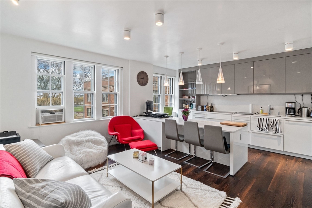 988 Memorial Dr, Harvard Square