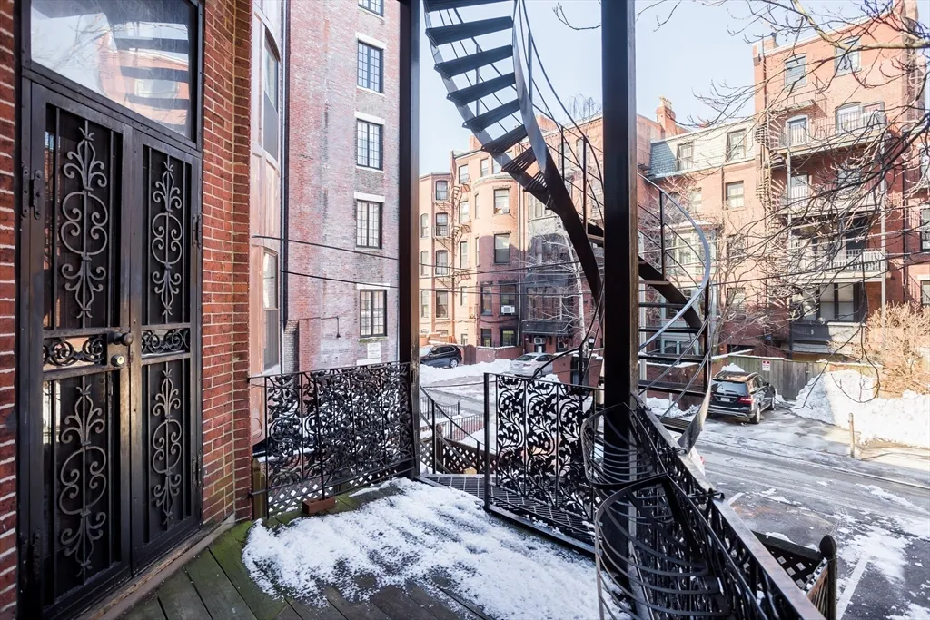 327 Commonwealth Ave, Back Bay