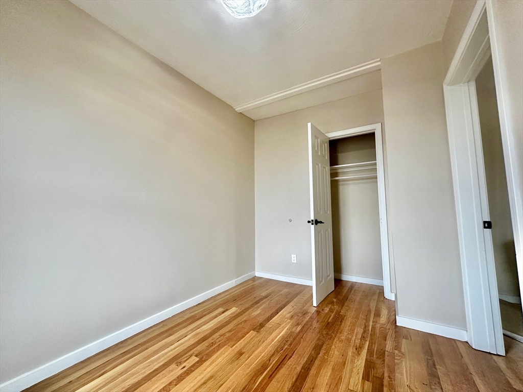 4 Chesterton St, Roxbury