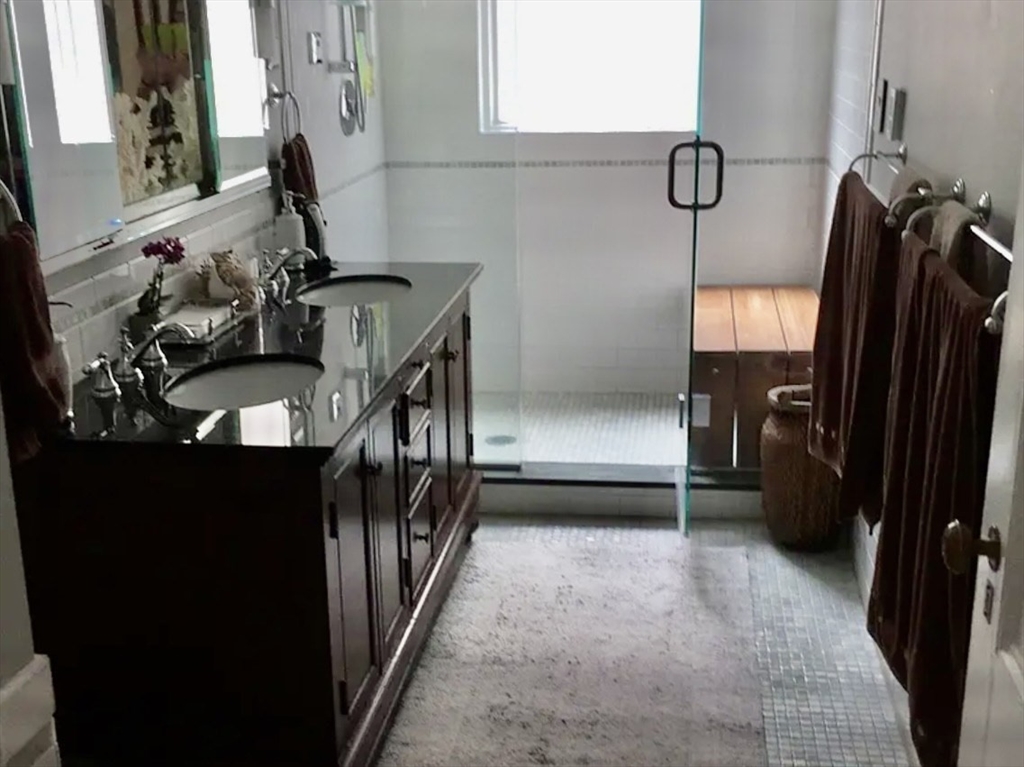 59 Monument Ave, Charlestown