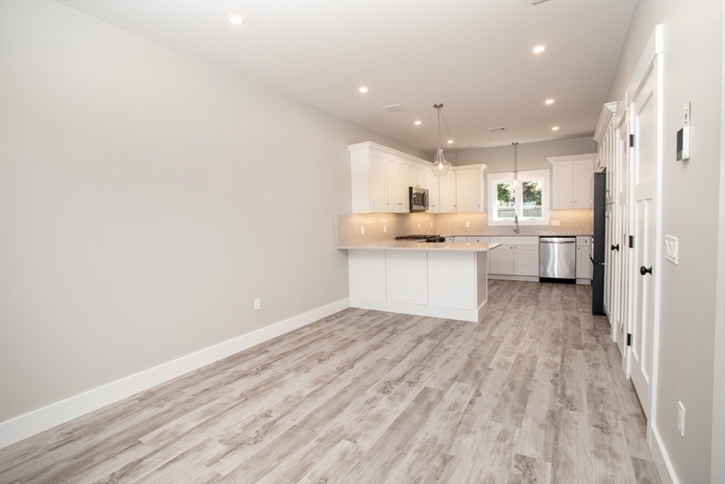 351 Danforth St, Fall River