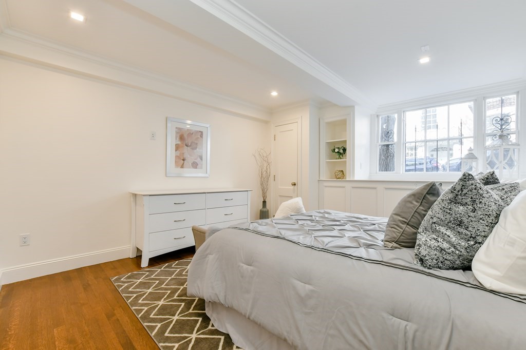 20 Chestnut St, Beacon Hill