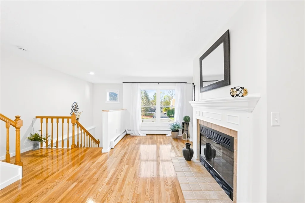 82 Camelot Dr, Worcester