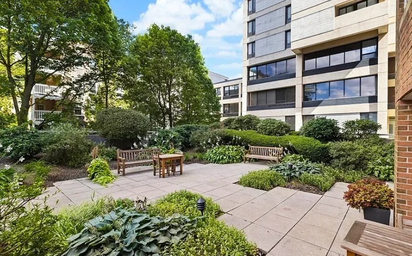 931 Massachusetts Ave, Mid-Cambridge