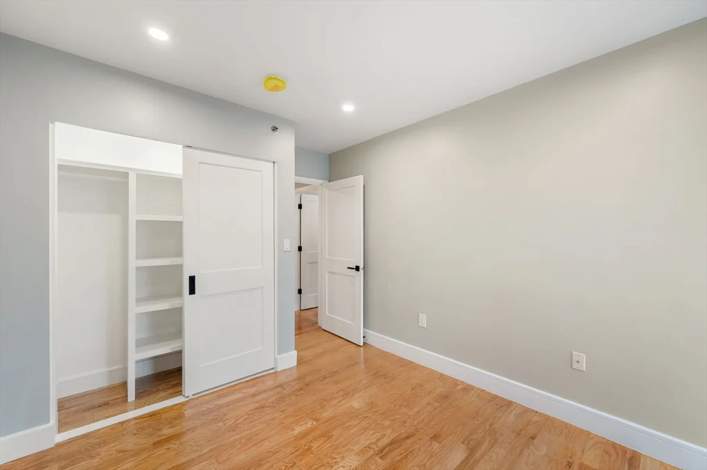 75-83 Cambridge Pkwa, Cambridgeport