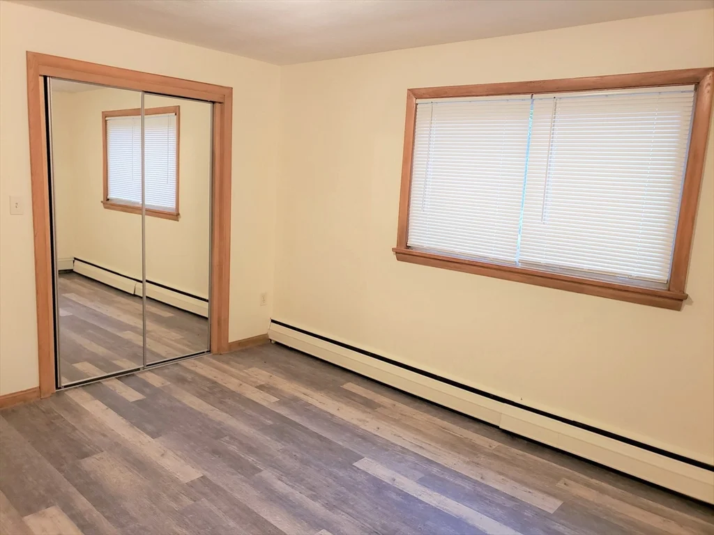 33 Jacqueline Rd, Waltham