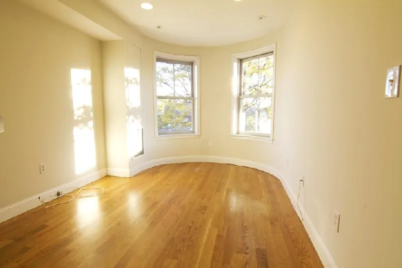 108 Hammond St, Roxbury