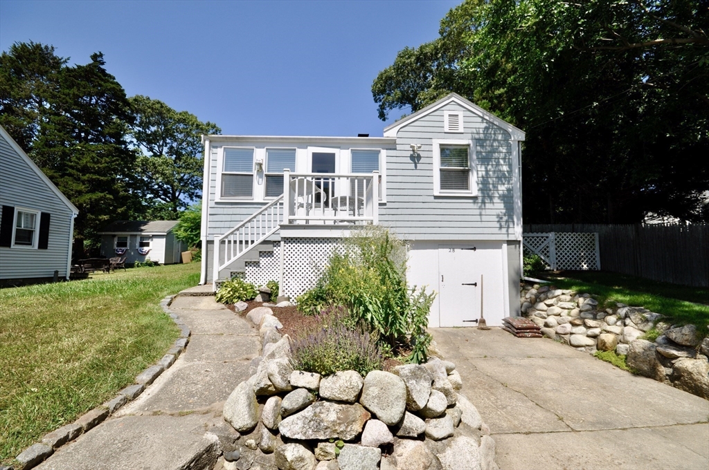 28 Cochituate Rd, Priscilla Beach